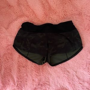 Lululemon speed up 2.5 in camo shorts